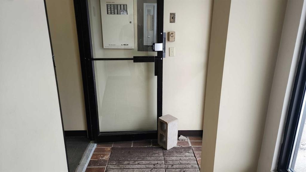 423 3 Avenue Ne, Calgary, AB - Indoor Photo Showing Other Room