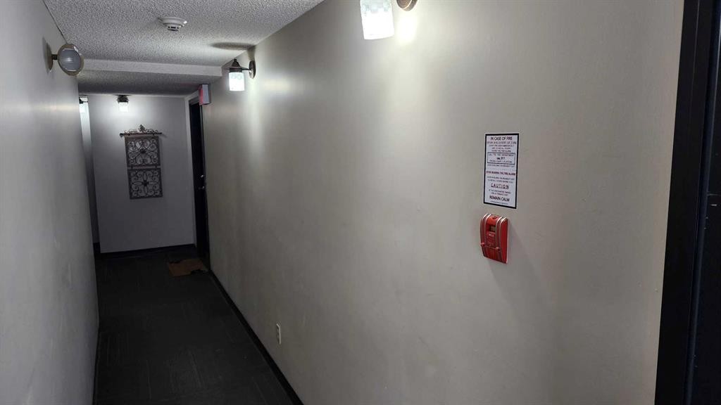 423 3 Avenue Ne, Calgary, AB - Indoor