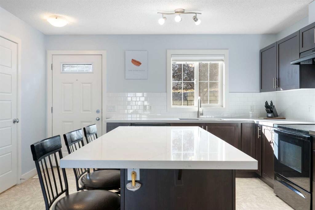 90 Pantego Lane Nw, Calgary, AB - Indoor Photo Showing Kitchen With Upgraded Kitchen