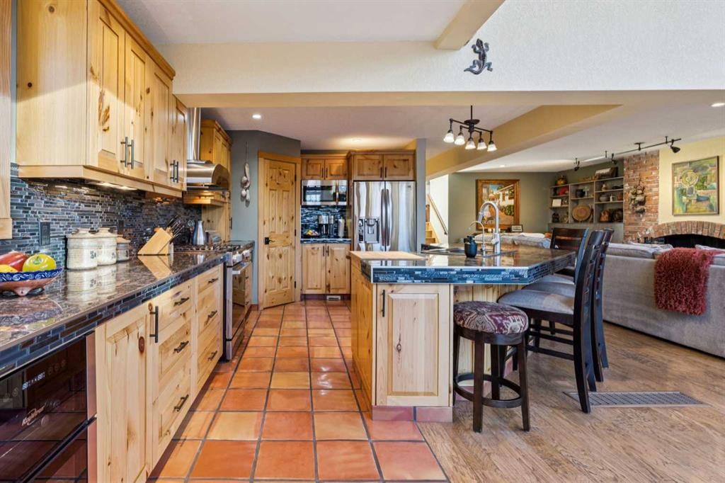 5031 Viceroy Drive Nw, Calgary, AB - Indoor