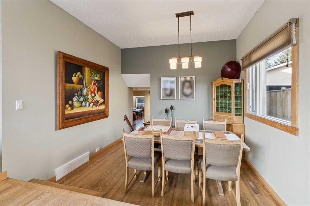 5031 Viceroy Drive Nw, Calgary, AB - Indoor Photo Showing Dining Room