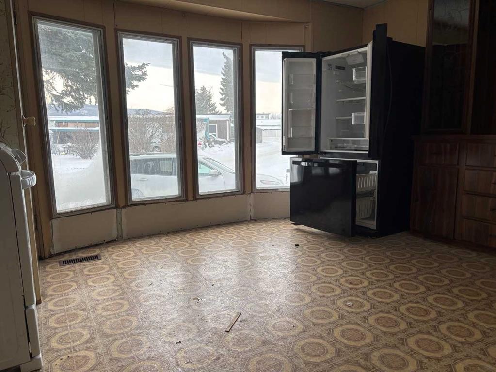 146-3223 83 Street Nw, Calgary, AB