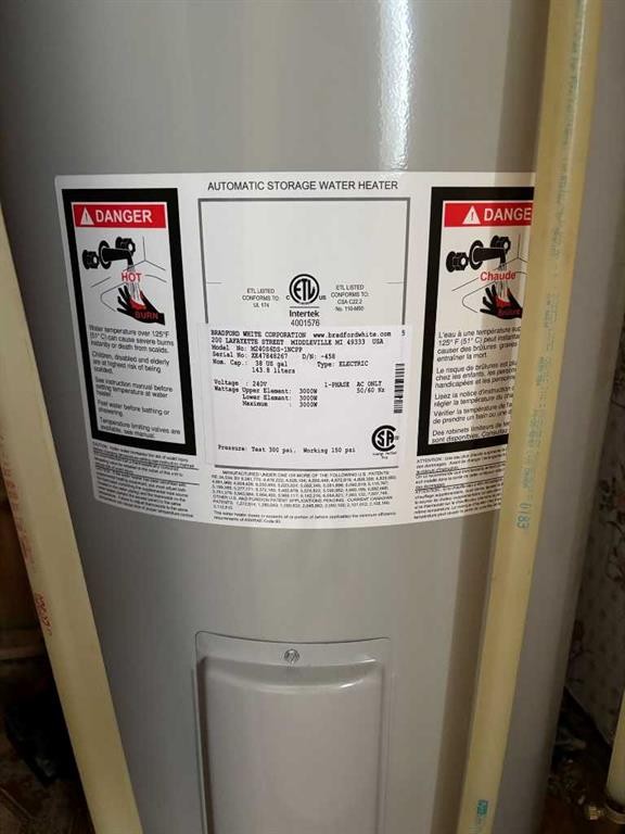 146-3223 83 Street Nw, Calgary, AB