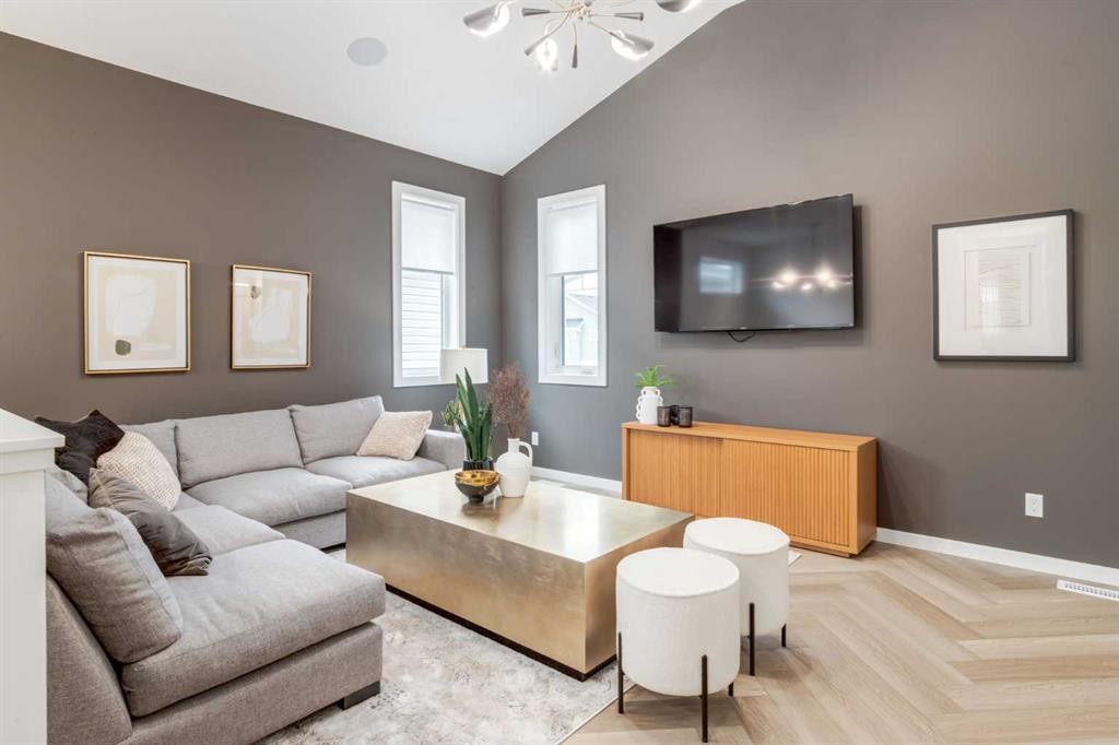 560 Walgrove Boulevard Se, Calgary, AB - Indoor Photo Showing Living Room