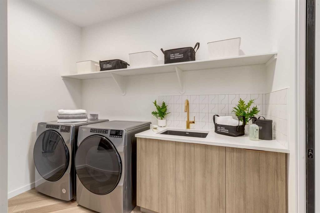 560 Walgrove Boulevard Se, Calgary, AB - Indoor Photo Showing Laundry Room