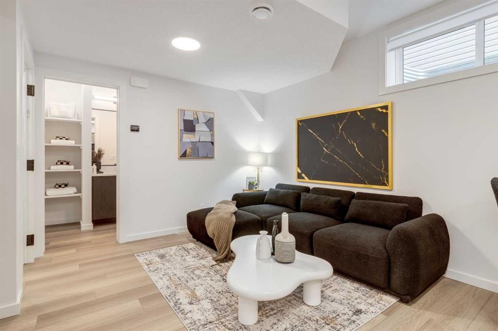 560 Walgrove Boulevard Se, Calgary, AB - Indoor