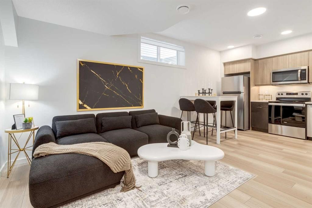 560 Walgrove Boulevard Se, Calgary, AB - Indoor