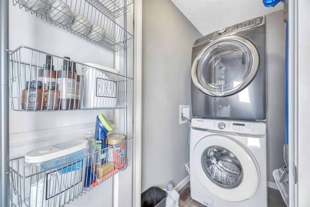 16 Legacy Reach Manor Se, Calgary, AB - Indoor Photo Showing Laundry Room