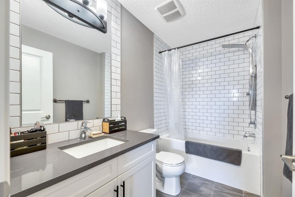 16 Legacy Reach Manor Se, Calgary, AB - Indoor Photo Showing Bathroom