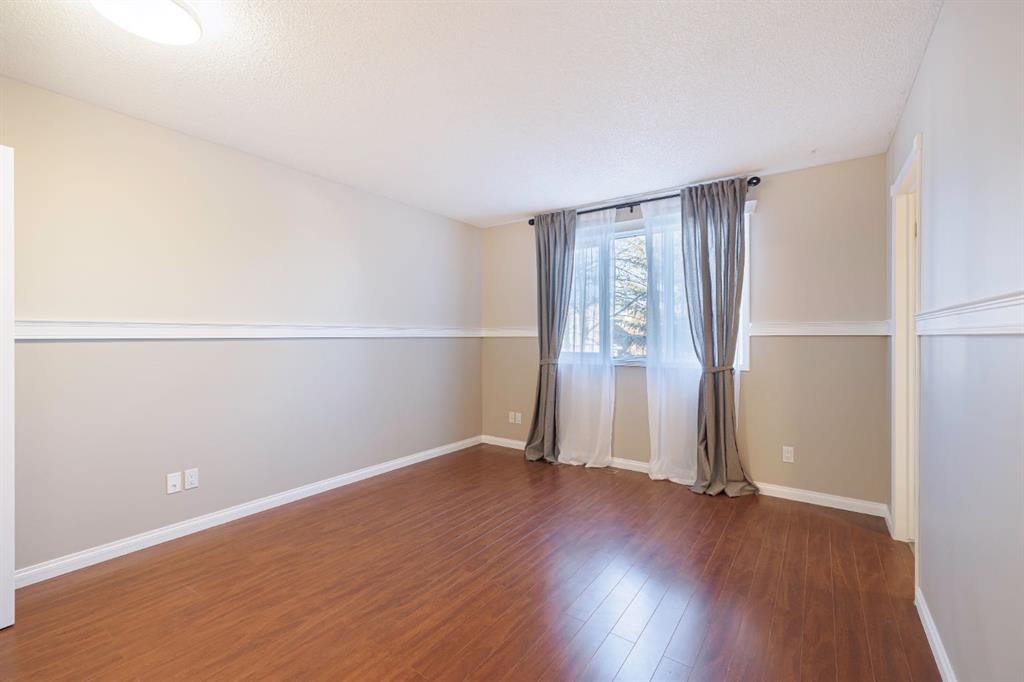 44 Macewan Ridge Close Nw, Calgary, AB - Indoor Photo Showing Other Room