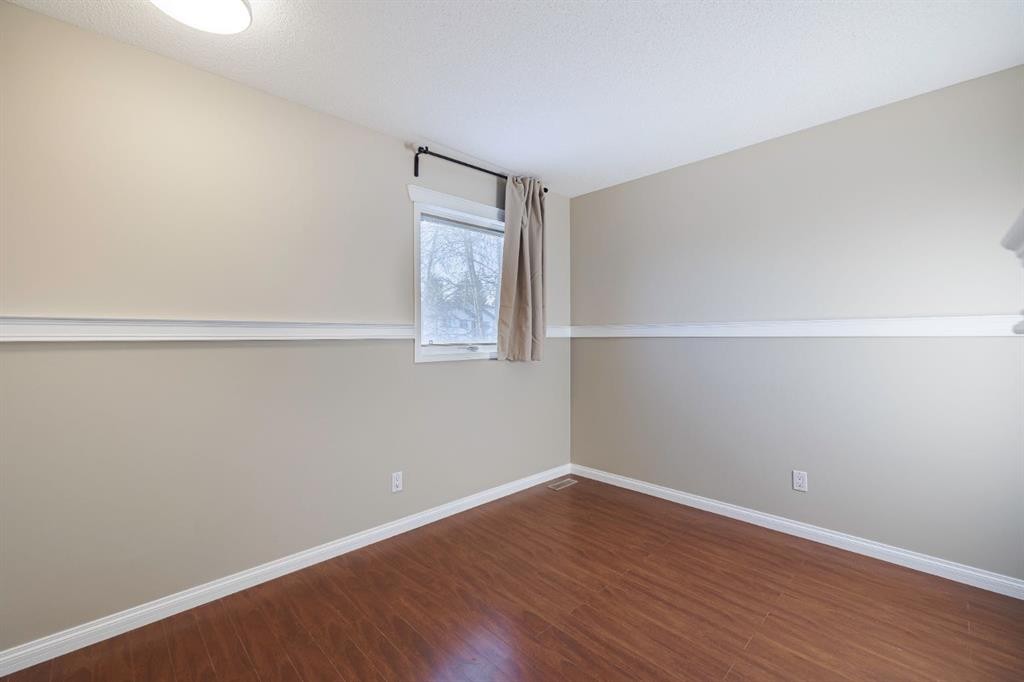 44 Macewan Ridge Close Nw, Calgary, AB - Indoor Photo Showing Other Room