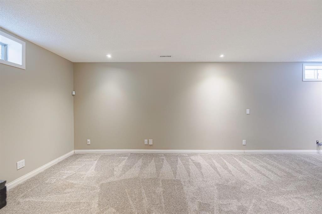 44 Macewan Ridge Close Nw, Calgary, AB - Indoor Photo Showing Other Room