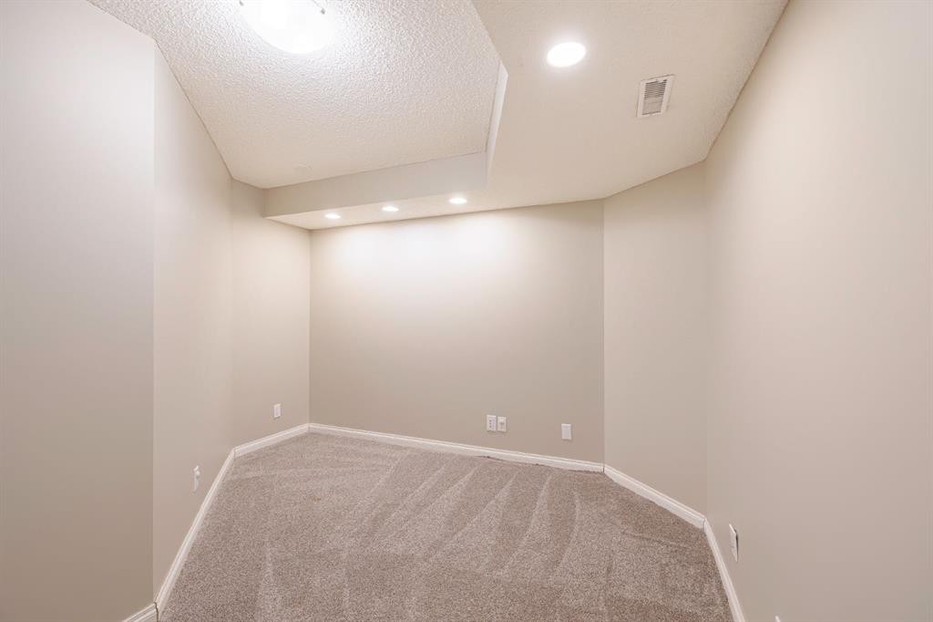 44 Macewan Ridge Close Nw, Calgary, AB - Indoor Photo Showing Other Room