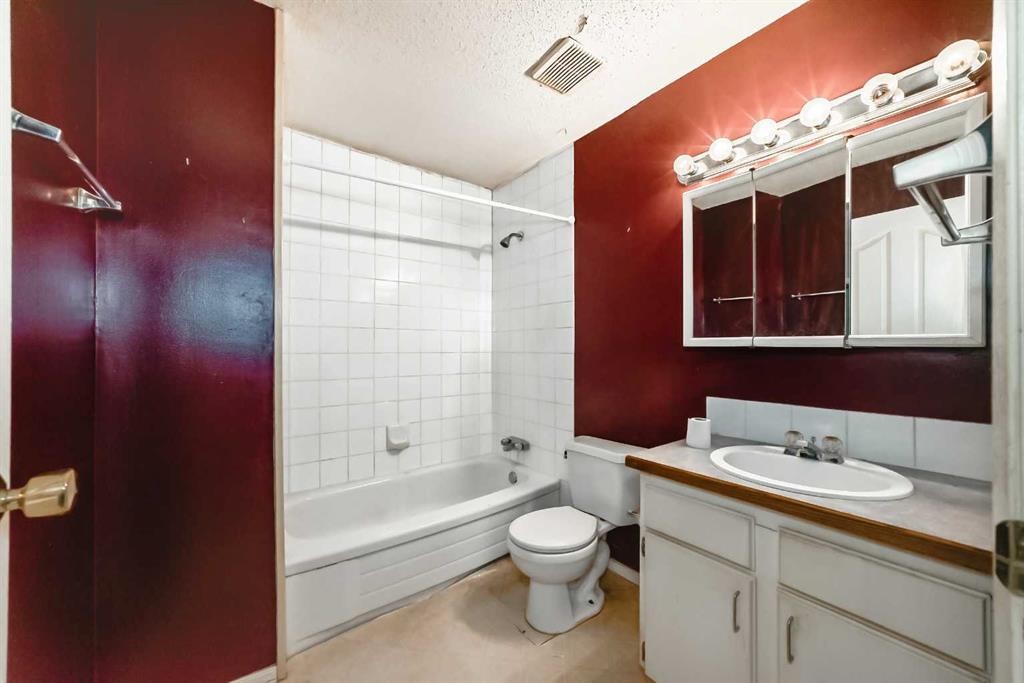 1802-919 38 Street Ne, Calgary, AB - Indoor Photo Showing Bathroom