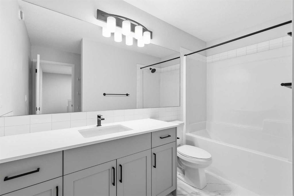 170 Herron Way Ne, Calgary, AB - Indoor Photo Showing Bathroom