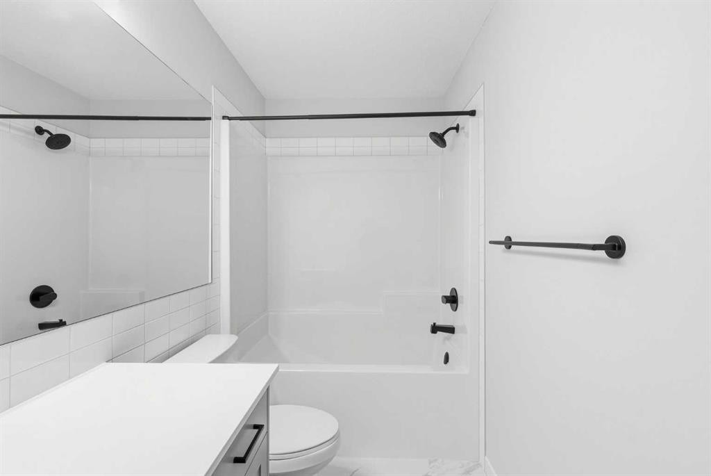 170 Herron Way Ne, Calgary, AB - Indoor Photo Showing Bathroom