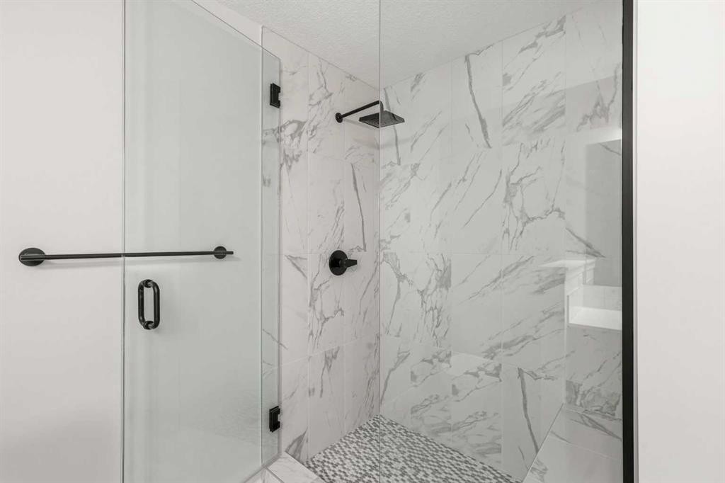 170 Herron Way Ne, Calgary, AB - Indoor Photo Showing Bathroom