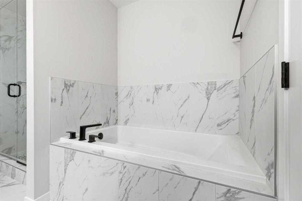 170 Herron Way Ne, Calgary, AB - Indoor Photo Showing Bathroom