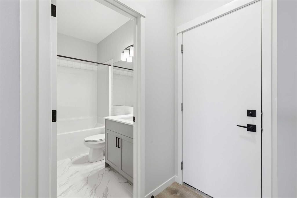 170 Herron Way Ne, Calgary, AB - Indoor Photo Showing Bathroom