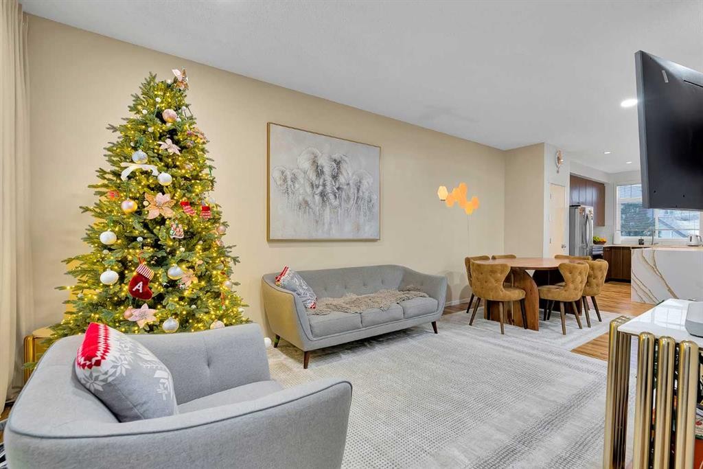 300 Copperstone Cove Se, Calgary, AB - Indoor Photo Showing Living Room