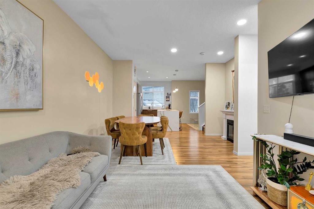 300 Copperstone Cove Se, Calgary, AB - Indoor