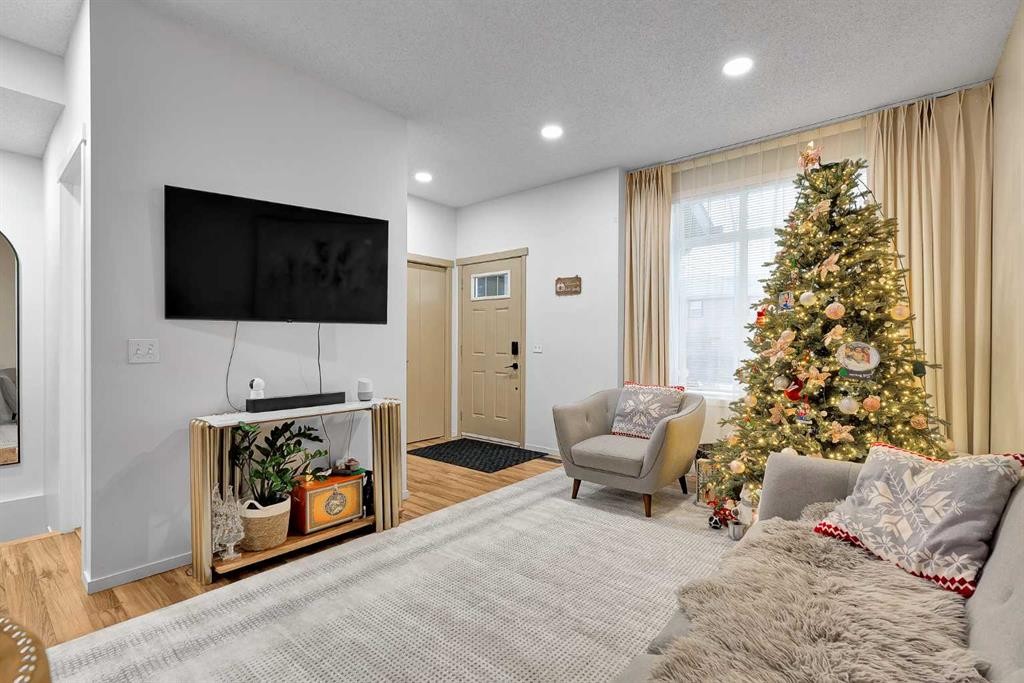 300 Copperstone Cove Se, Calgary, AB - Indoor