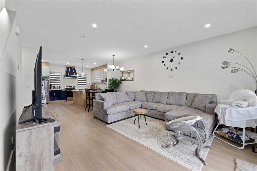 414 Corner Meadows Square Ne, Calgary, AB - Indoor Photo Showing Living Room