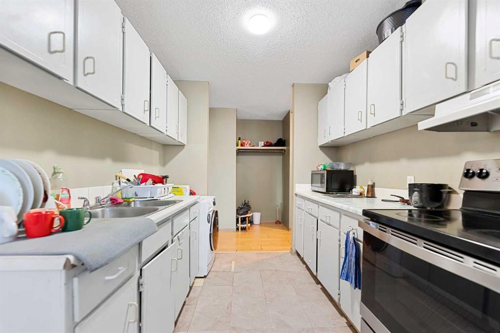 204-4328 4 Street Nw, Calgary, AB - Indoor Photo Showing Kitchen