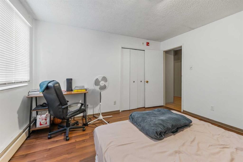 204-4328 4 Street Nw, Calgary, AB - Indoor Photo Showing Bedroom