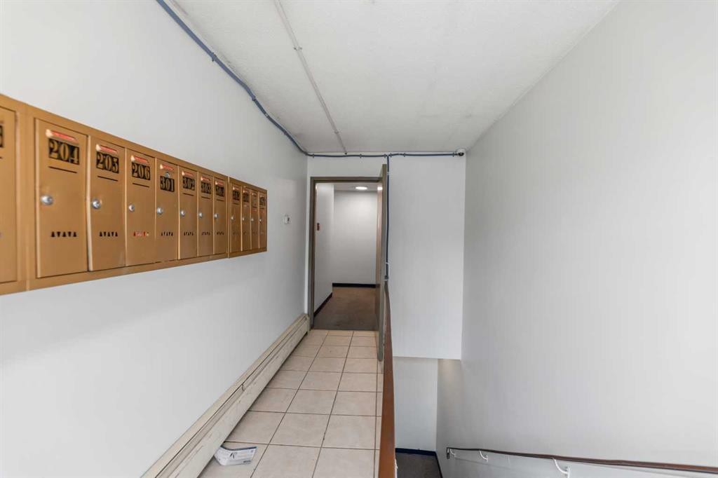 204-4328 4 Street Nw, Calgary, AB - Indoor Photo Showing Other Room