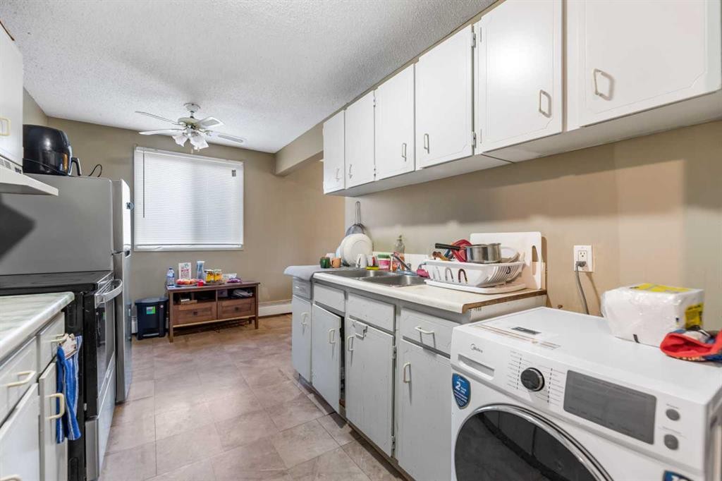 204-4328 4 Street Nw, Calgary, AB - Indoor Photo Showing Laundry Room