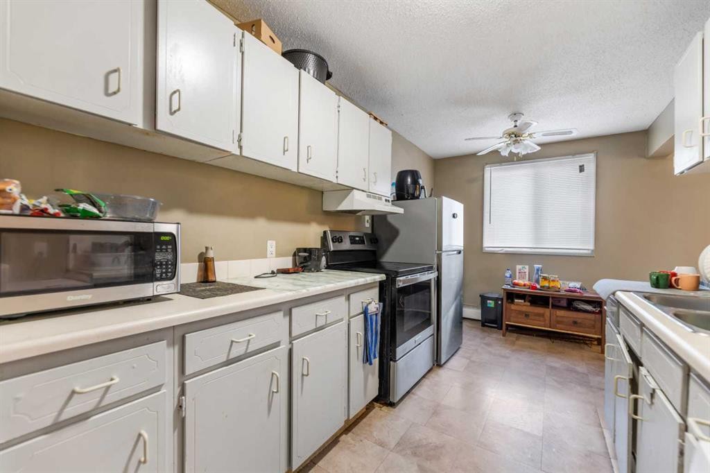 204-4328 4 Street Nw, Calgary, AB - Indoor Photo Showing Kitchen
