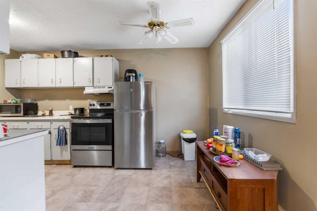 204-4328 4 Street Nw, Calgary, AB - Indoor Photo Showing Kitchen