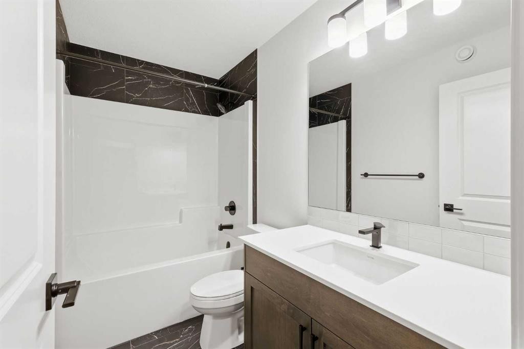 48 Herron Way Ne, Calgary, AB - Indoor Photo Showing Bathroom
