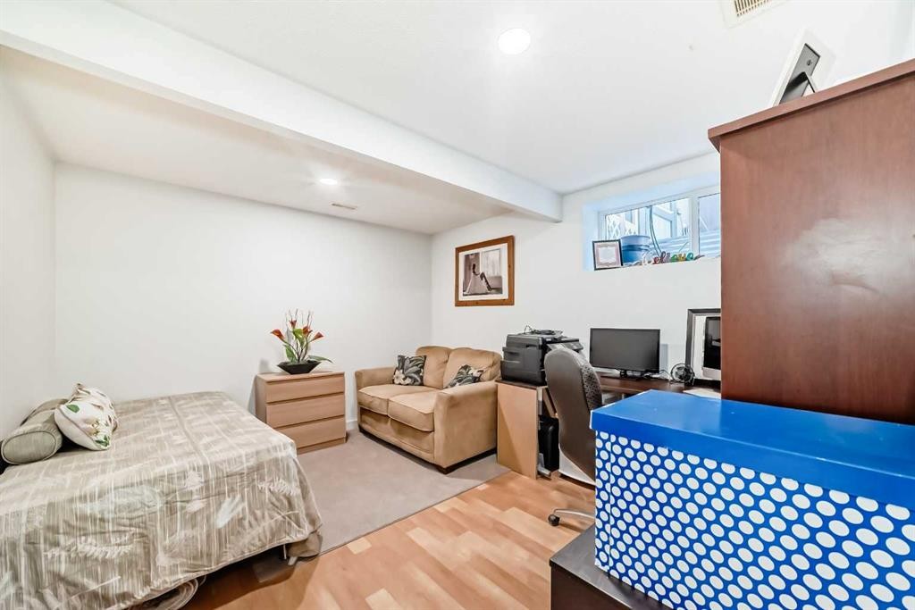 198 Brightonstone Bay Se, Calgary, AB - Indoor Photo Showing Bedroom