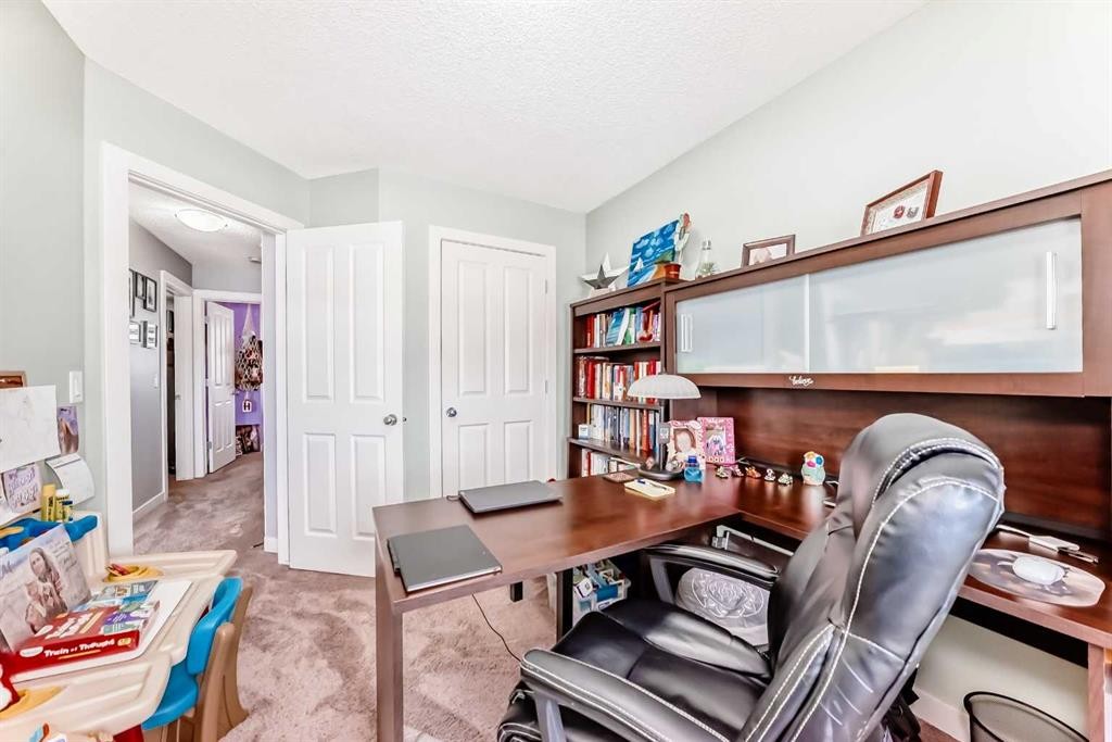 562 New Brighton Drive Se, Calgary, AB - Indoor Photo Showing Office
