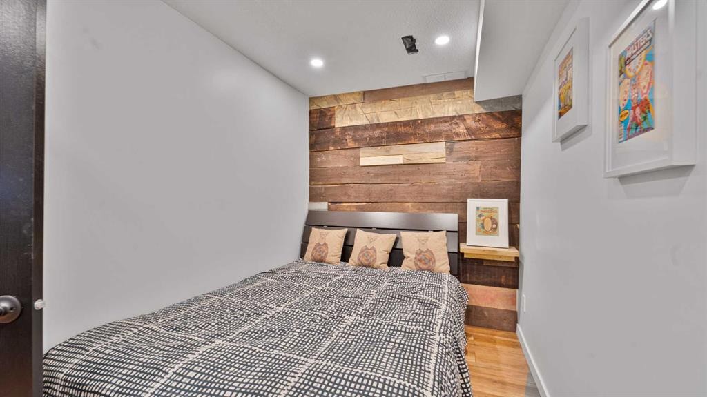 148 Covepark Close Ne, Calgary, AB - Indoor Photo Showing Bedroom
