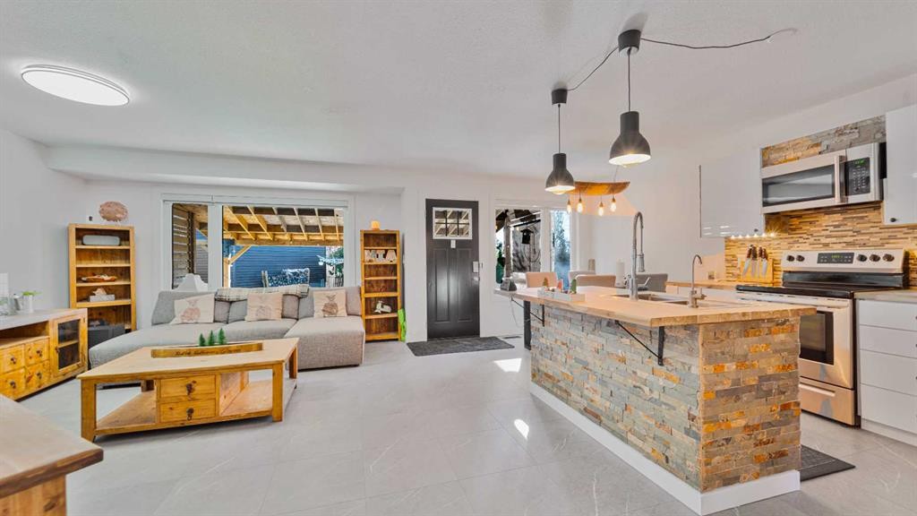 148 Covepark Close Ne, Calgary, AB - Indoor Photo Showing Kitchen