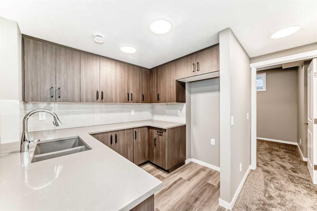 131 Sawgrass Gate Nw, Airdrie, AB - Indoor Photo Showing Kitchen With Double Sink