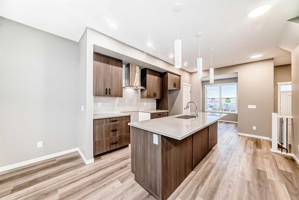 131 Sawgrass Gate Nw, Airdrie, AB - Indoor Photo Showing Kitchen With Upgraded Kitchen