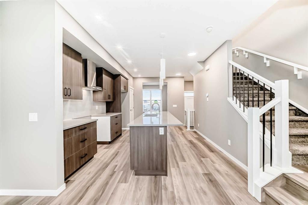 131 Sawgrass Gate Nw, Airdrie, AB - Indoor Photo Showing Kitchen