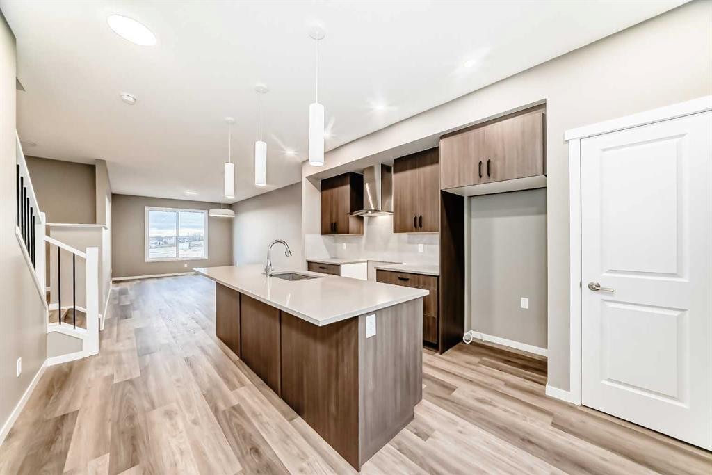 131 Sawgrass Gate Nw, Airdrie, AB - Indoor Photo Showing Kitchen With Upgraded Kitchen