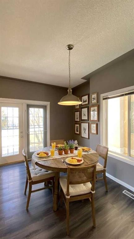179 Sierra Morena Landing Sw, Calgary, AB - Indoor Photo Showing Dining Room