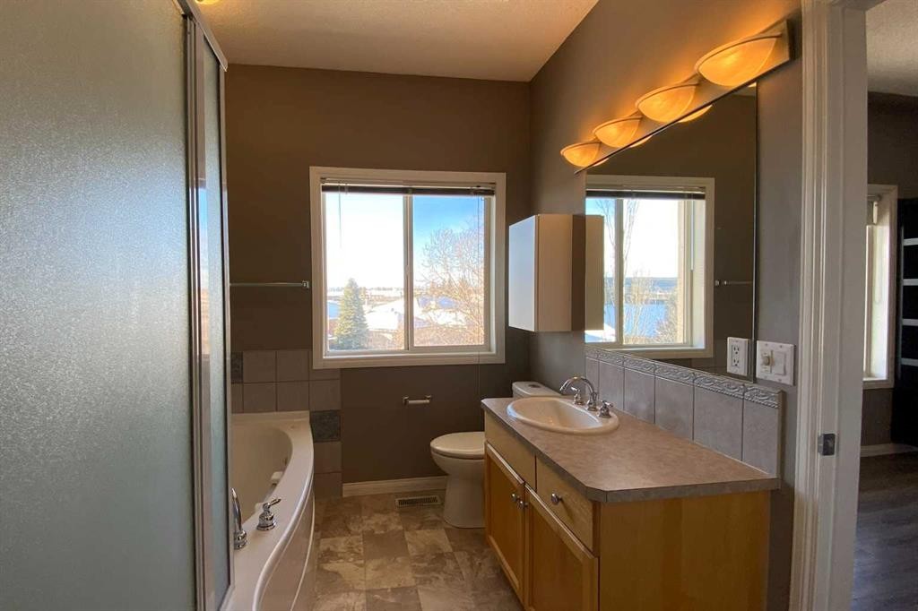179 Sierra Morena Landing Sw, Calgary, AB - Indoor Photo Showing Bathroom
