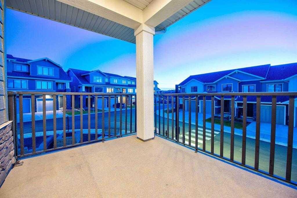 917 Crestridge Common Sw, Calgary, AB - Outdoor