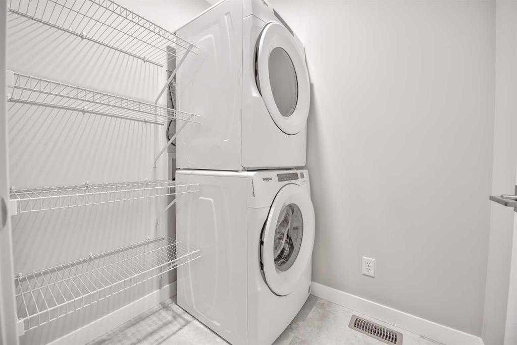 917 Crestridge Common Sw, Calgary, AB - Indoor Photo Showing Laundry Room