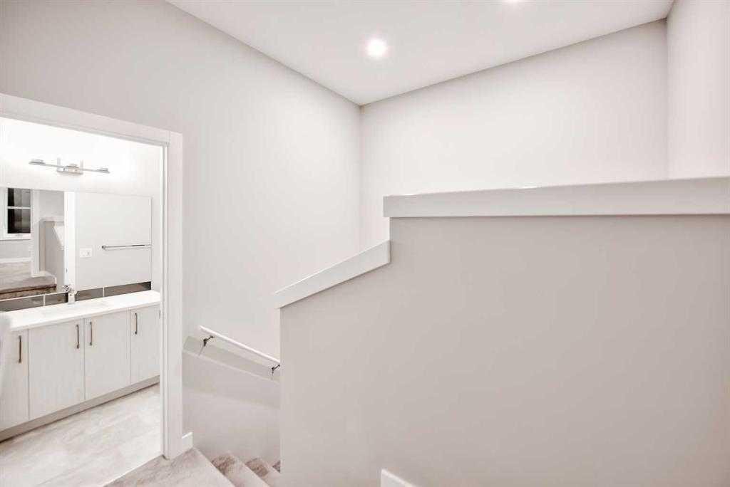 917 Crestridge Common Sw, Calgary, AB - Indoor