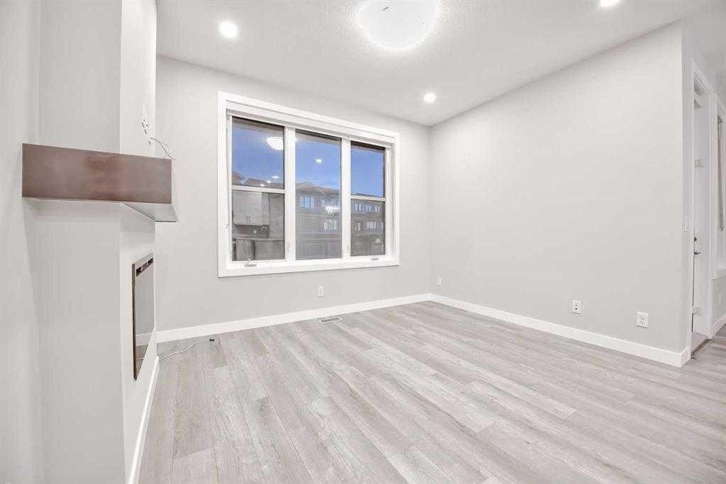 917 Crestridge Common Sw, Calgary, AB - Indoor Photo Showing Other Room