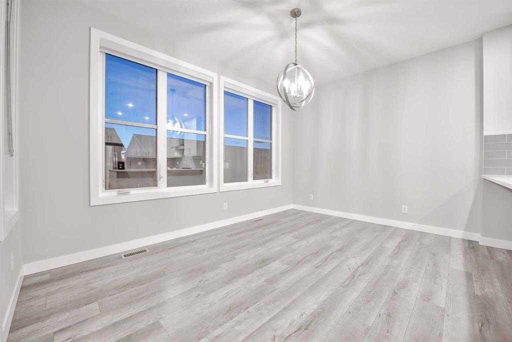 917 Crestridge Common Sw, Calgary, AB - Indoor Photo Showing Other Room