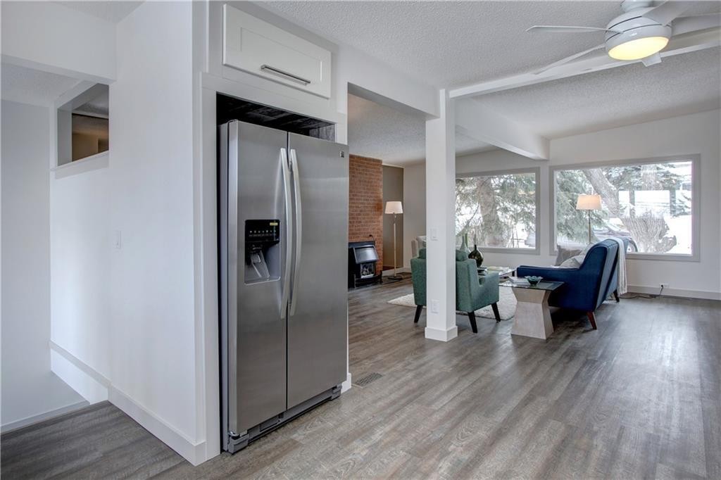 10212 7 Street Sw, Calgary, AB - Indoor